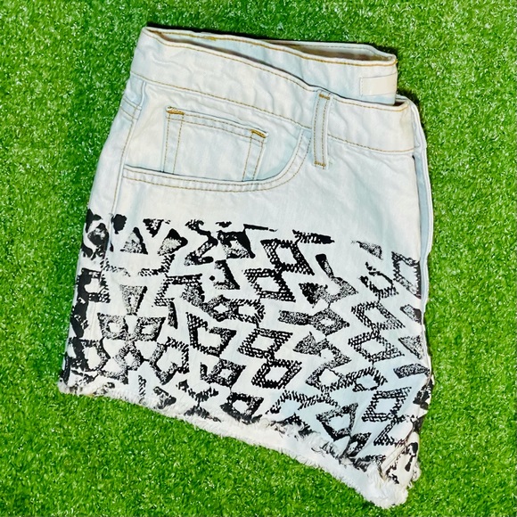 JOE'S JEANS Bleach Out' Denim CUTTOFF JEAN Shorts - Picture 5 of 6